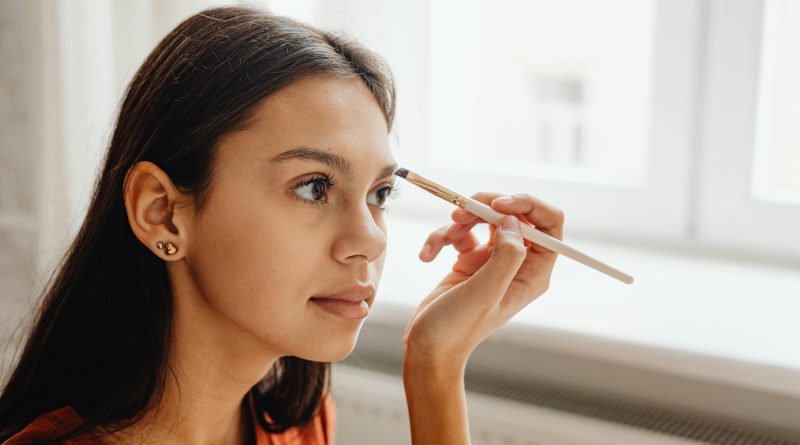 Makeup Tips for Dry Skin Symptoms, Remedies & Products